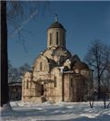 При митрополите Фотии
в 1420-1428 гг.
собор был перестроен,
стал белокаменным.
Роспись собора выполняли
Андрей Рублев
и Даниил Черный.



