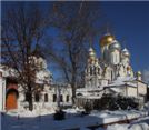 Старейший московский
женский монастырь
был основан
в 1360 г.
Первыми насельницами
стали родные сестры
митрополита Алексия,
построившего здесь
деревянную церковь
Зачатия
праведной Анны.
В 1547 г. монастырь
был уничтожен
пожаром и переведен
ближе к Московскому Кремлю.
